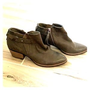 Dolce Vita Ankles booties, size 7.5